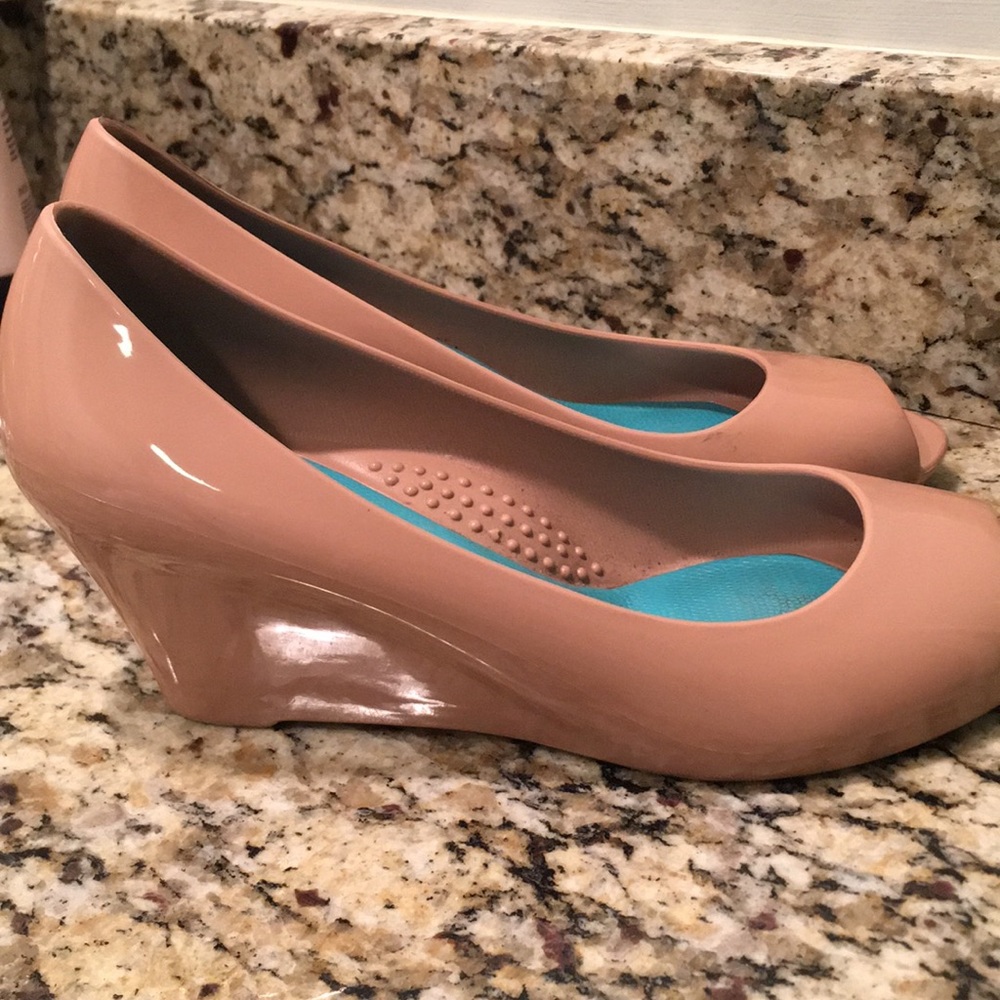 OkaB Tan Peak toe Wedges, Size 8